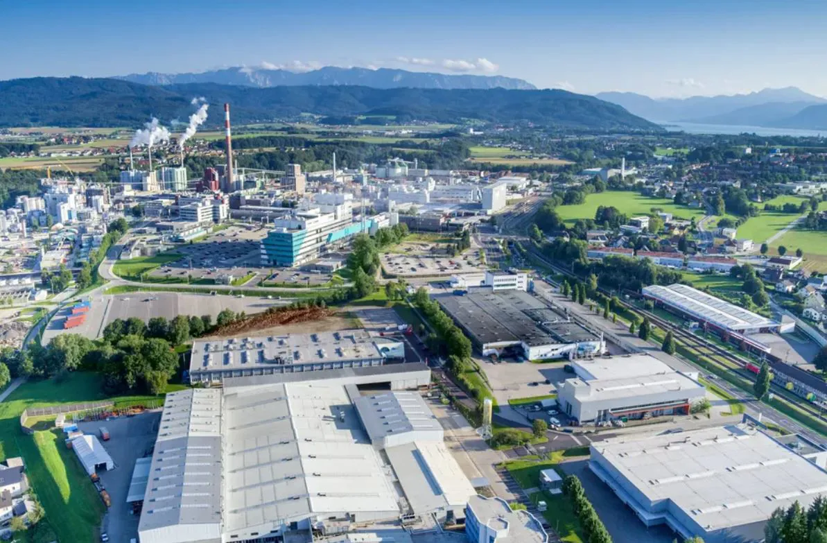 Lenzing swings into the red but challenges remain